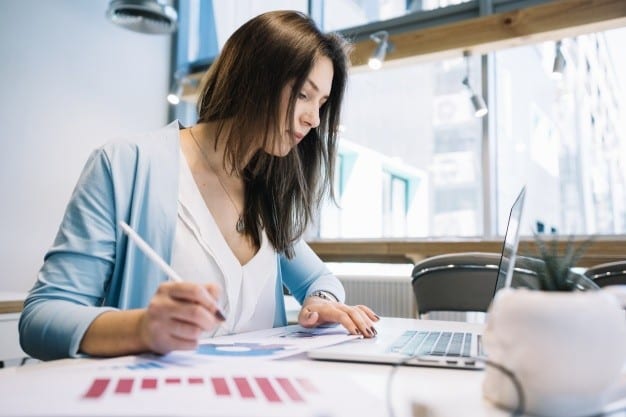 Working At A Desk: 4 Chiropractic Tips